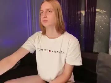 Gay sex chat with cortie_crystal - camgaychat.com - Britain