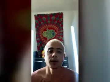 Gay sex chat with emanuelpintodecastro8040 - camgaychat.com - Britain