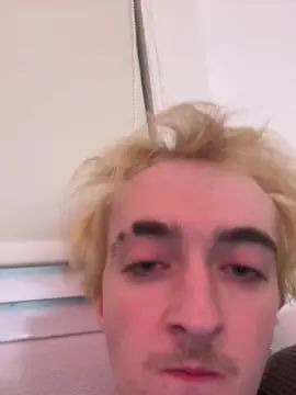 Gay sex chat with sXyNNeRz - camgaychat.com - Britain