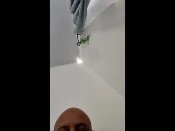 Gay sex chat with luis07cv - camgaychat.com - Britain