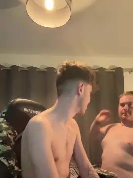 Gay sex chat with blueeyedboysexy - camgaychat.com - Britain