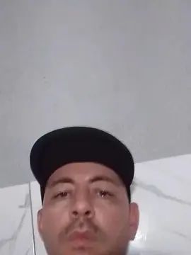 Gay sex chat with OliverToughuy - camgaychat.com - Portugal