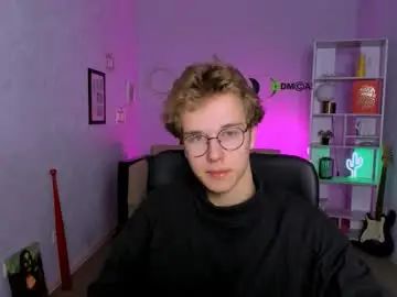 Gay sex chat with leon_lie - camgaychat.com - Britain