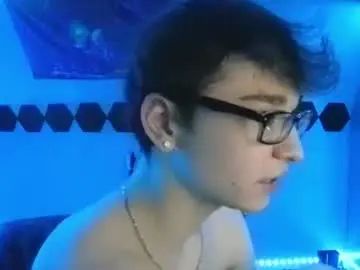 Gay sex chat with juniorbooo - camgaychat.com - Britain