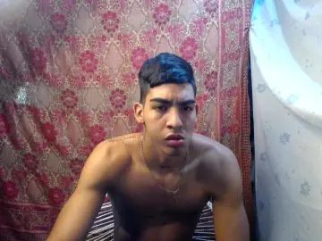 Gay sex chat with milo7731 - camgaychat.com - Spain