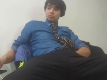 Gay sex chat with whoreycory - camgaychat.com - Britain