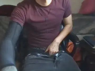 Gay sex chat with DeDstarrain666 - camgaychat.com - Britain