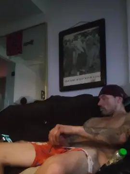 Gay sex chat with Michael8775 - camgaychat.com - Britain