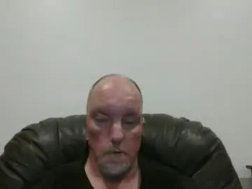 Gay sex chat with mattbad1975 - camgaychat.com - Britain