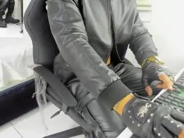 Gay sex chat with mastercash_leather - camgaychat.com - Britain