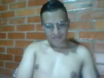 Gay sex chat with jhoanse26 - camgaychat.com - Britain