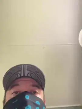 Gay sex chat with Ieatass4Days - camgaychat.com - Britain