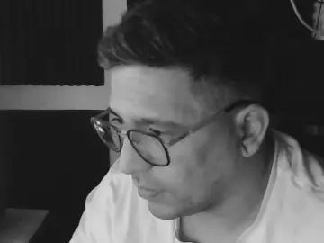 Gay sex chat with yonosetu - camgaychat.com