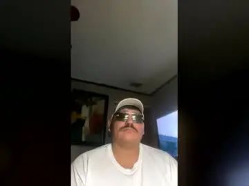 Gay sex chat with roberttercero521 - camgaychat.com - Britain