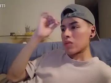 Gay sex chat with shisui_uchiha18 - camgaychat.com - Britain