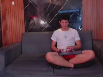 Gay sex chat with Erick_white - camgaychat.com - Spain