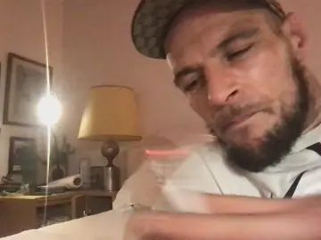 Gay sex chat with Larsenforyou - camgaychat.com - Britain