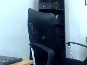 Gay sex chat with thomass_brown19 - camgaychat.com - Britain