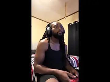 Gay sex chat with glomightyj - camgaychat.com - Britain