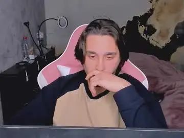 Gay sex chat with pohyi_ - camgaychat.com - Britain