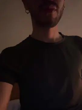 Gay sex chat with xeki - camgaychat.com - Britain