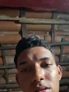 Gay sex chat with Pauzudo18vini - camgaychat.com - Portugal