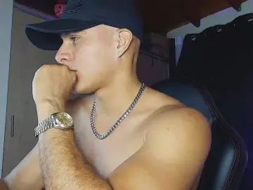 Gay sex chat with andy_corleo - camgaychat.com - Britain