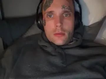 Gay sex chat with dangernextdoor - camgaychat.com - Britain