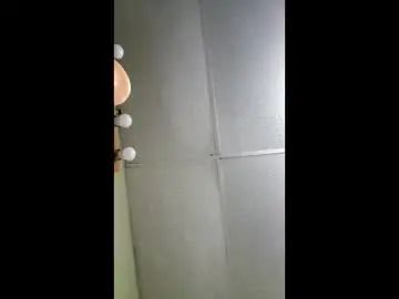 Gay sex chat with theenigma19 - camgaychat.com - Britain