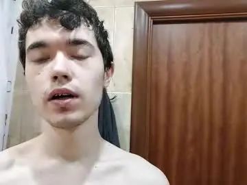  curly_boy333 - camgaychat.com