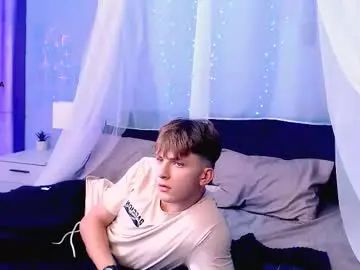  travis_wolf_ - camgaychat.com - Britain