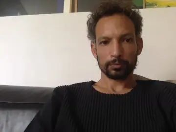  Uzeless_moon - camgaychat.com