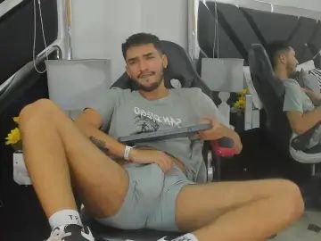  AlekRuiz - camgaychat.com - Britain
