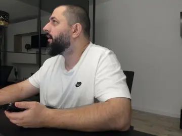  DravenPeak - camgaychat.com - Britain