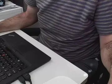 Gay sex chat with willplay4u - camgaychat.com - Britain