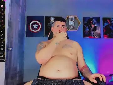 Gay sex chat with thomas_chubby1 - camgaychat.com - Britain