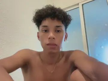 Gay sex chat with xeanpiere - camgaychat.com - Britain