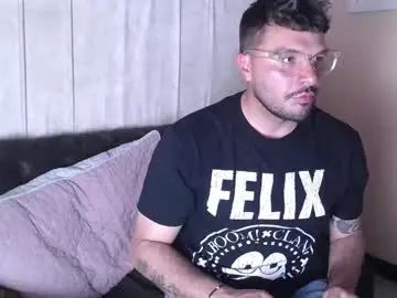 Gay sex chat with damian_hills - camgaychat.com - Britain