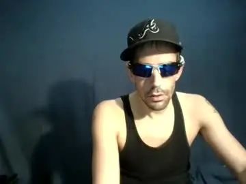 Gay sex chat with ballsdeep521 - camgaychat.com - Britain