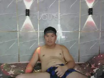 Gay sex chat with hugepinoy25 - camgaychat.com - Britain