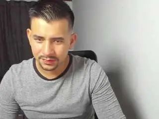 Gay sex chat with ruizfrank - camgaychat.com