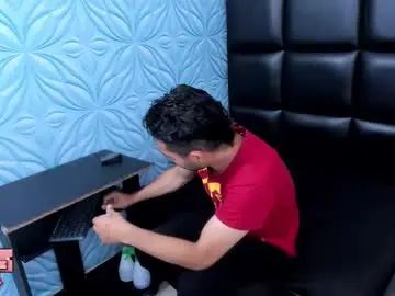 Gay sex chat with carlosmuscle - camgaychat.com - Britain