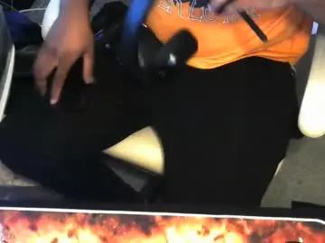 Gay sex chat with tittyman2199 - camgaychat.com - Britain