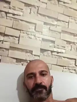 Gay sex chat with aziz07erdgn - camgaychat.com - Britain