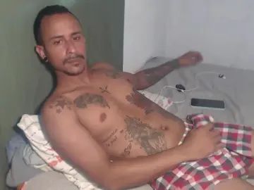 Gay sex chat with amazinghugedick - camgaychat.com - Britain