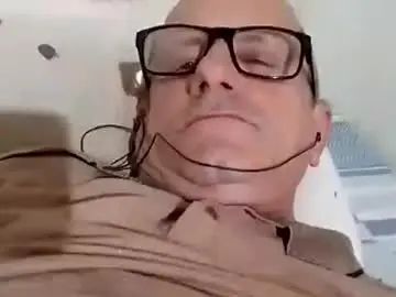 Gay sex chat with igormirandaa - camgaychat.com - Britain