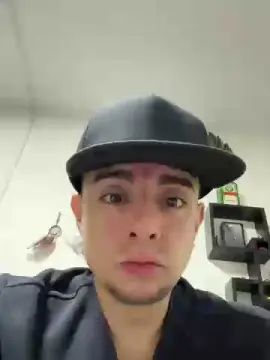 Gay sex chat with Jaguer22 - camgaychat.com - Britain