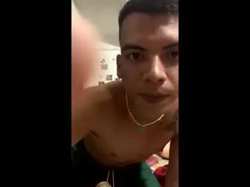 Gay sex chat with santiagoluig - camgaychat.com - Britain