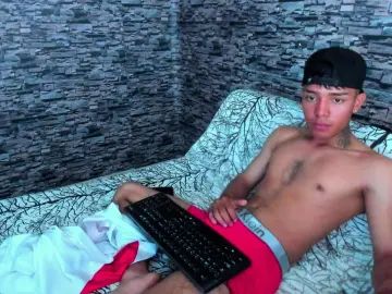 Gay sex chat with Hunter_Booy - camgaychat.com - Britain