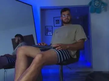 Gay sex chat with alekfoxx_ - camgaychat.com - Britain